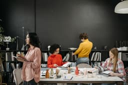 AI 编程提效秘籍：功能拆小、快速部署，像调教实习生一样用 Cursor